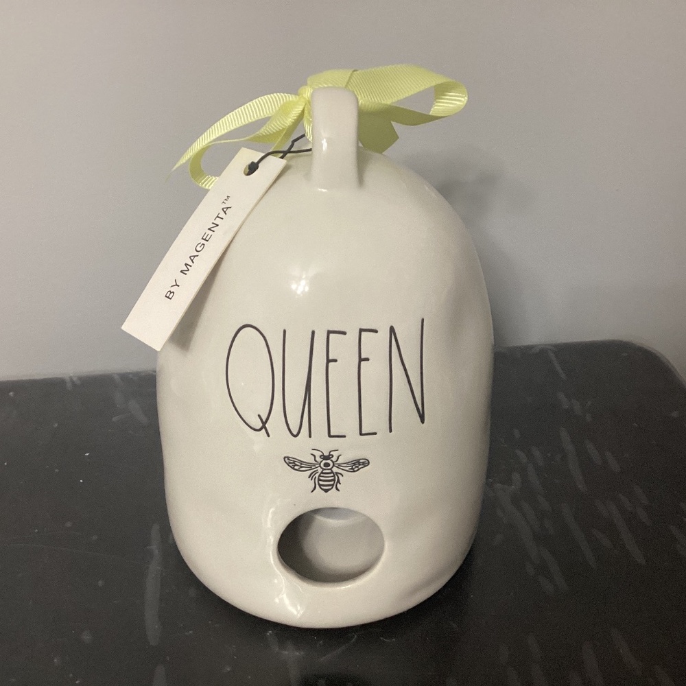 Rae Dunn queen 🐝 birdhouse